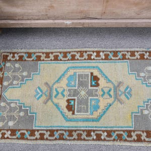 Vintage Turkish Rug, Anatolian Small Rug, Oushak Pattern, 47x85cm, Entry Rug, Handmade Wool, Boho Home Decor