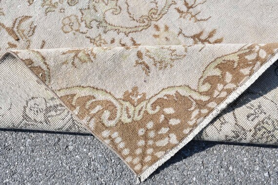 1970年 トルコヴィンテージラグ　アナトリア　67×100 ベージュ花柄 1970年 トルコヴィンテージラグ アナトリア 67×100 ベージュ花柄 1970