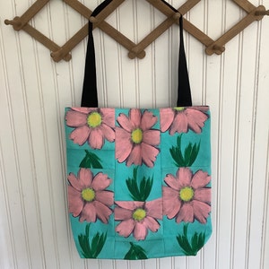 Tote floral hecho a mano/lona de algodón de lino/bolso de mano forrado/manijas de poliéster negro/hecho por mamá/la tela es de mi pintura de flores violetas/rosas