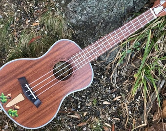 Hand-customized ukulele: Oak Woods design