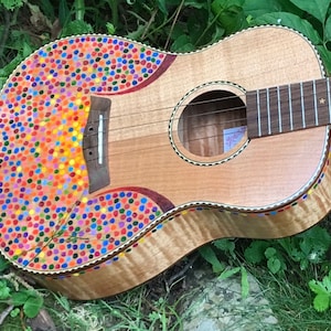 Hand-painted ukulele: Rainbow Points design