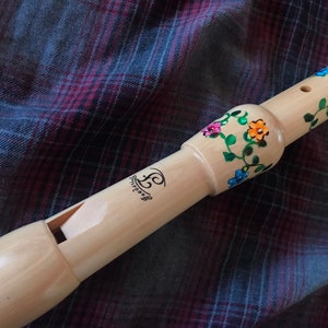 Wood alto recorder Multicolor Flowering Vine design image 3