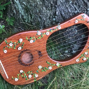 Hand-painted Lyre Harp - 7-string, Daisy Vine design