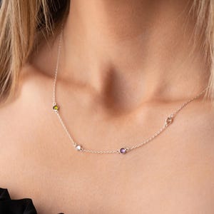 Collier de famille en argent sterling avec pierres de naissance : collier de maman personnalisé