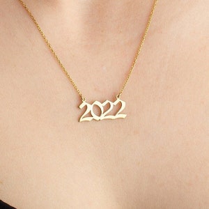 Louis Vuitton® LV Floragram Necklace Golden. Size in 2023