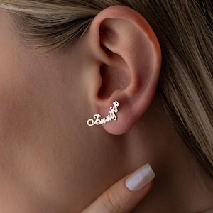 Pendientes de botón con nombre personalizado, de plata, escritos a mano, con placa de oro, bonitos pendientes de botón para uso diario, con el nombre de mamá.