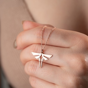Firefly Necklace The Last of Us Symbol TLOU Movie Lover Gift TLOU Gold Bee Cosplay Necklace Abby Necklace The Last Of Us Merch TLOU Jewelry