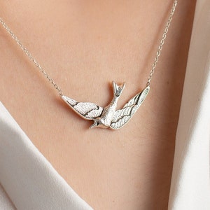 Flying Bird Necklace Silver Bird Necklace Swallow Necklace Sparrow Necklace Nature Inspired Jewelry Birds Lover Jewelry Freedom Necklace