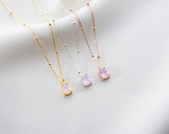 Sierlijke Maansteen ketting, juni geboortesteen ketting, juni verjaardag, minimalistische ketting, druppelvorm ketting, maansteen druppel ketting