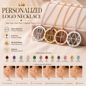 Peut inclure: Image promotionnelle de colliers personnalisés avec logo, disponibles en or et or rose. Les colliers proposent des options de pierres de naissance et différentes longueurs de chaîne. Détails : diamètre 20 mm, découpe laser. Texte : 'Personalized Logo Necklace'.
