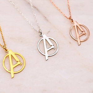Collar de plata de los Vengadores, collar de superhéroe, collar de los Vengadores de Marvel, collar con el símbolo de los Vengadores, regalos de Marvel para mujeres, regalo para ella