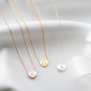 Buchstabe Herz Halskette Gravierte Herz Anfang Halskette Gold Herz Anhänger Silber Charm Halskette Valentinstag Geschenk erste Herz Halskette