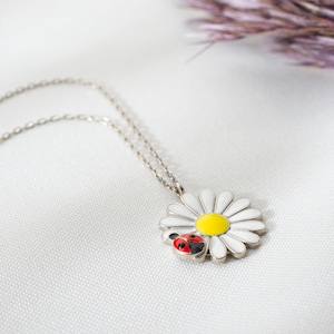 Silver Daisy Necklace, Gold Daisy Necklace, Daisy Ladybug Necklace, Gold Daisy Necklace, daisy choker necklace, April Birth Month Flower