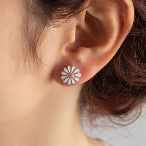 Daisy Stud Earrings, Daisy Silver Earrings, Dainty Daisy Earrings, Sterling Silver Stud Earrings, Gold Daisy Earrings, daisy earrings stud