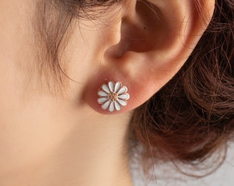 Daisy Stud Earrings, Daisy Silver Earrings, Dainty Daisy Earrings, Sterling Silver Stud Earrings, Gold Daisy Earrings, daisy earrings stud