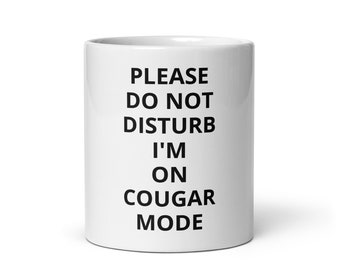 S'il vous plaît ne pas déranger, je suis en mode cougar Mug blanc brillant, drôle, nouveauté, cadeau bâillon, cadeau sarcastique pour femme