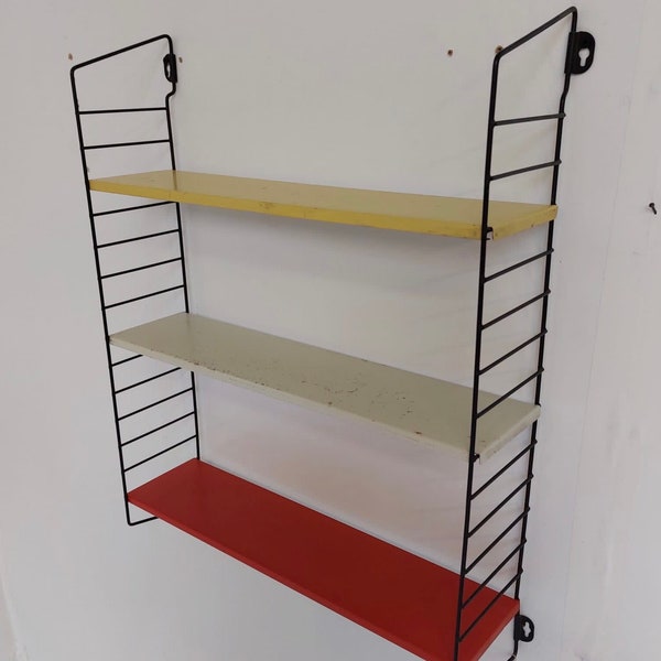 Tomado Holland - Modular wall system with 3 shelves and 2 uprights