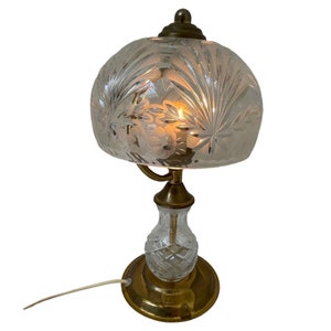 Vintage / Hollywood Regency - Crystal glass table lamp with brass base - In great condition