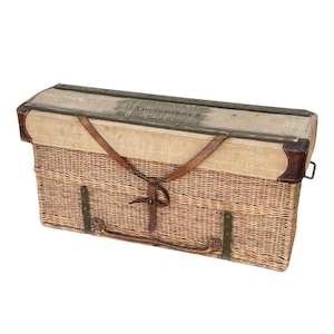 WWI - German - Provisions case made from wicker with leather straps