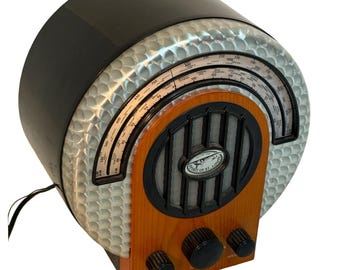 Spirit of St. Louis - Long Island - Rádio AM/FM de três bandas - Antena ajustável - Funciona em 220V - Carcaça em aço inoxidável escovado - Estilo retrô