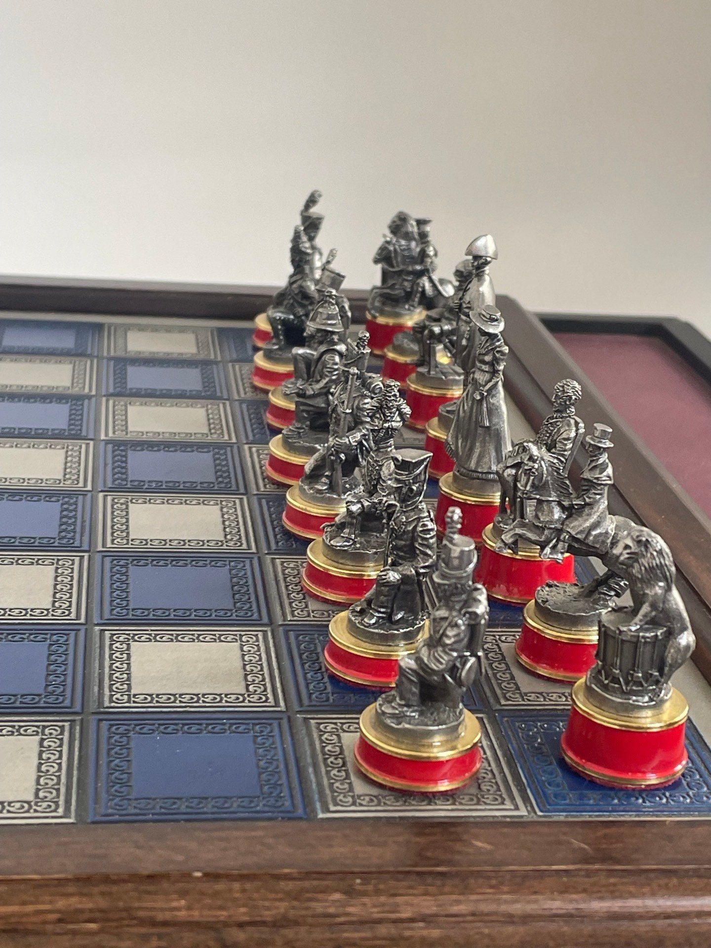 Un jeu d'échecs « exceptionnel et unique » mis en vente à 15 600 € par un  marchand - Le Mans.maville.com