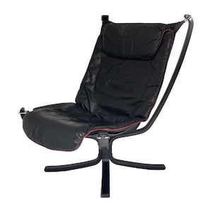 Sigurd Ressel - Falcon Chair (High back model) - Vatne Møbler - Black leather upholstery with red accent - Original markings! - 2 in stock