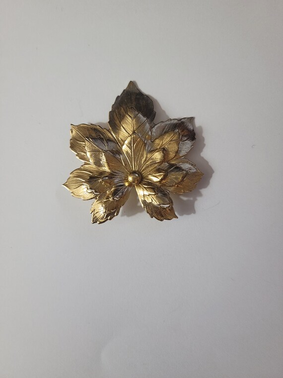 Vintage Sarah Coventry Maple leaf Brooch