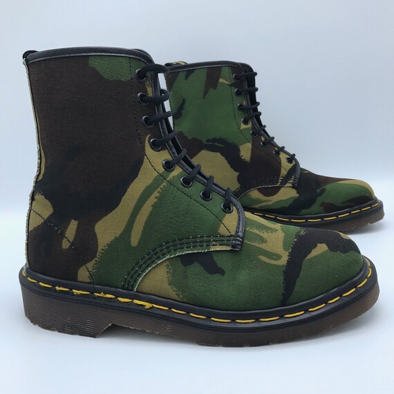 Vintage Dr. Martens Doc Camo 1460 Fabric 8 Eye Boo