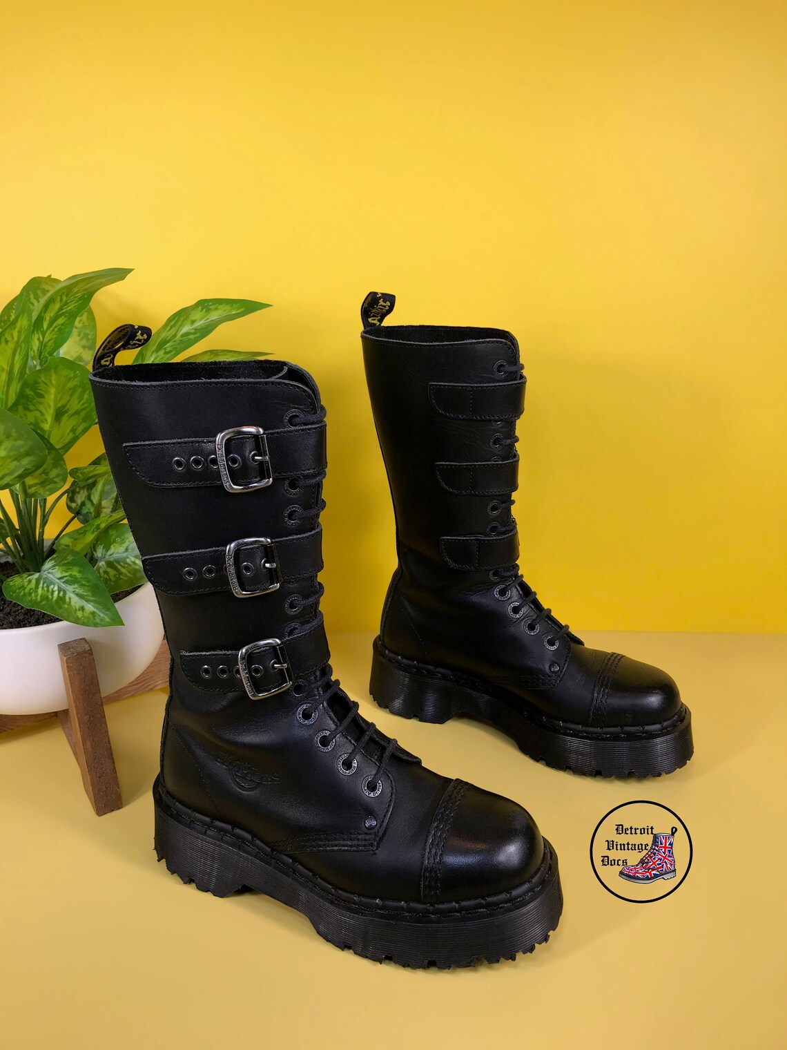 14 eye doc martens