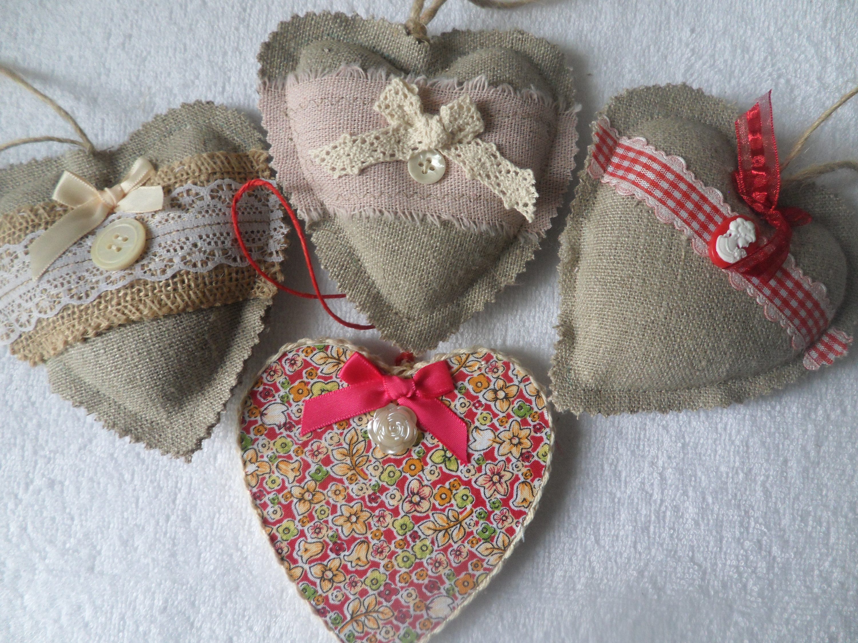 4 Coeurs Dont 1 en Bois