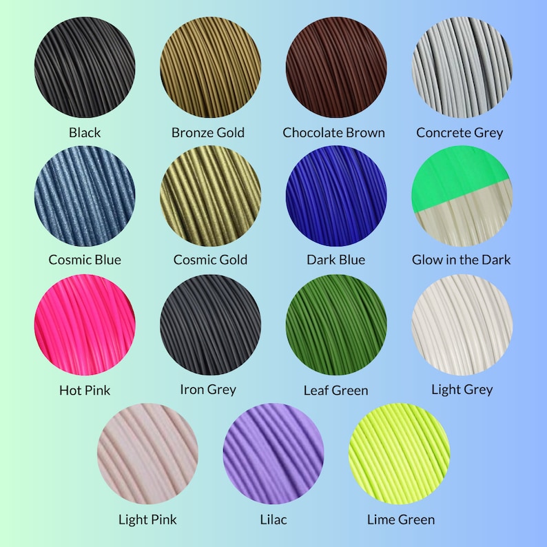 Puede incluir: Una carta de colores con 15 colores de filamentos para impresi&oacute;n 3D. Los colores incluyen Negro, Bronce Dorado, Marr&oacute;n Chocolate, Gris Hormig&oacute;n, Azul C&oacute;smico, Oro C&oacute;smico, Azul Oscuro, Brillo en la Oscuridad, Rosa Fuerte, Gris Hierro, Verde Hoja, Gris Claro, Rosa Claro, Lila y Verde Lima.