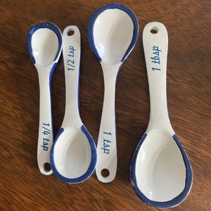 Ceramic measuring spoons. Vintage set of 4