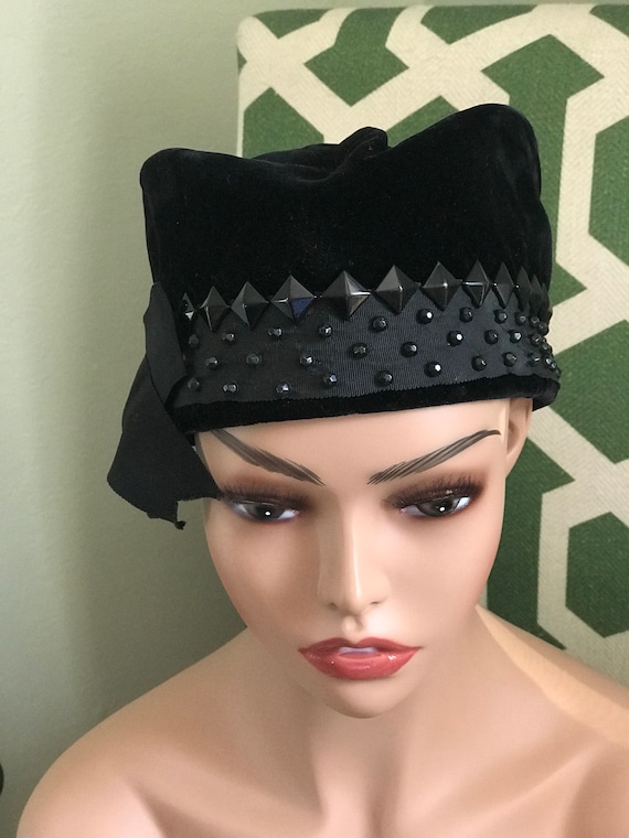 Vintage union made hat; black velvet; EUC