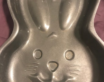 Wilton cake pan, bunny, vintage