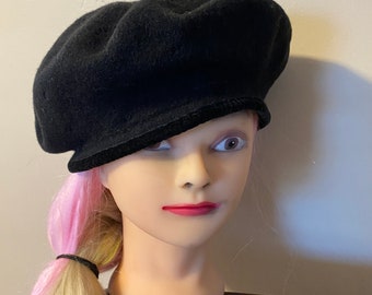 Wool reversible hat, beret, black/ leopard print.  One size
