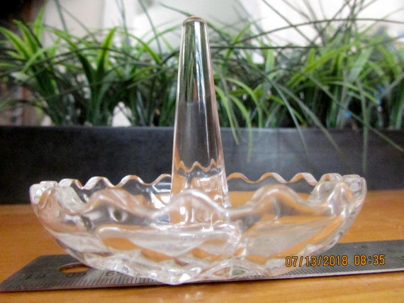 Vintage crystal shop ring holder