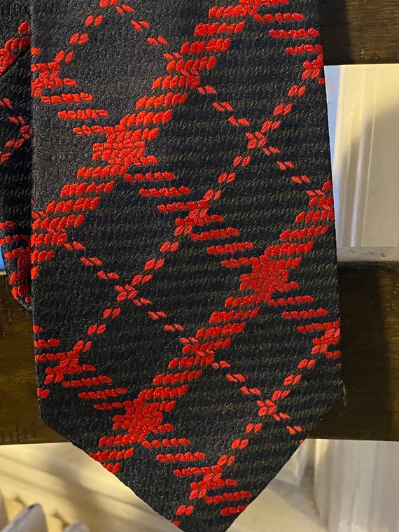 Bullock's; Necktie; red/navy; textured plaid; vint