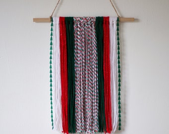 Holiday Yarn Wall Hanging | Christmas Decor