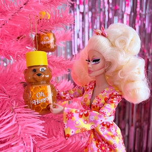 Oh Honey Bear Ornament - Trixie and Katya - TRIXIE NOT INCLUDED