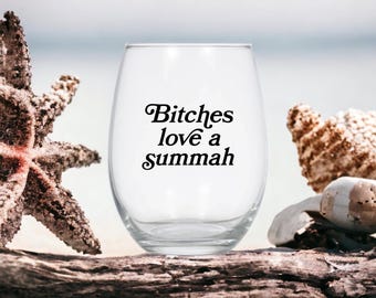Bitches Love A Summah Stemless Wine Glass - RHORI - Real Housewives of Rhode Island