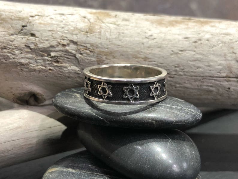 Vintage Sterling Silver Band Ring with Star of David Detailing Size 8.25