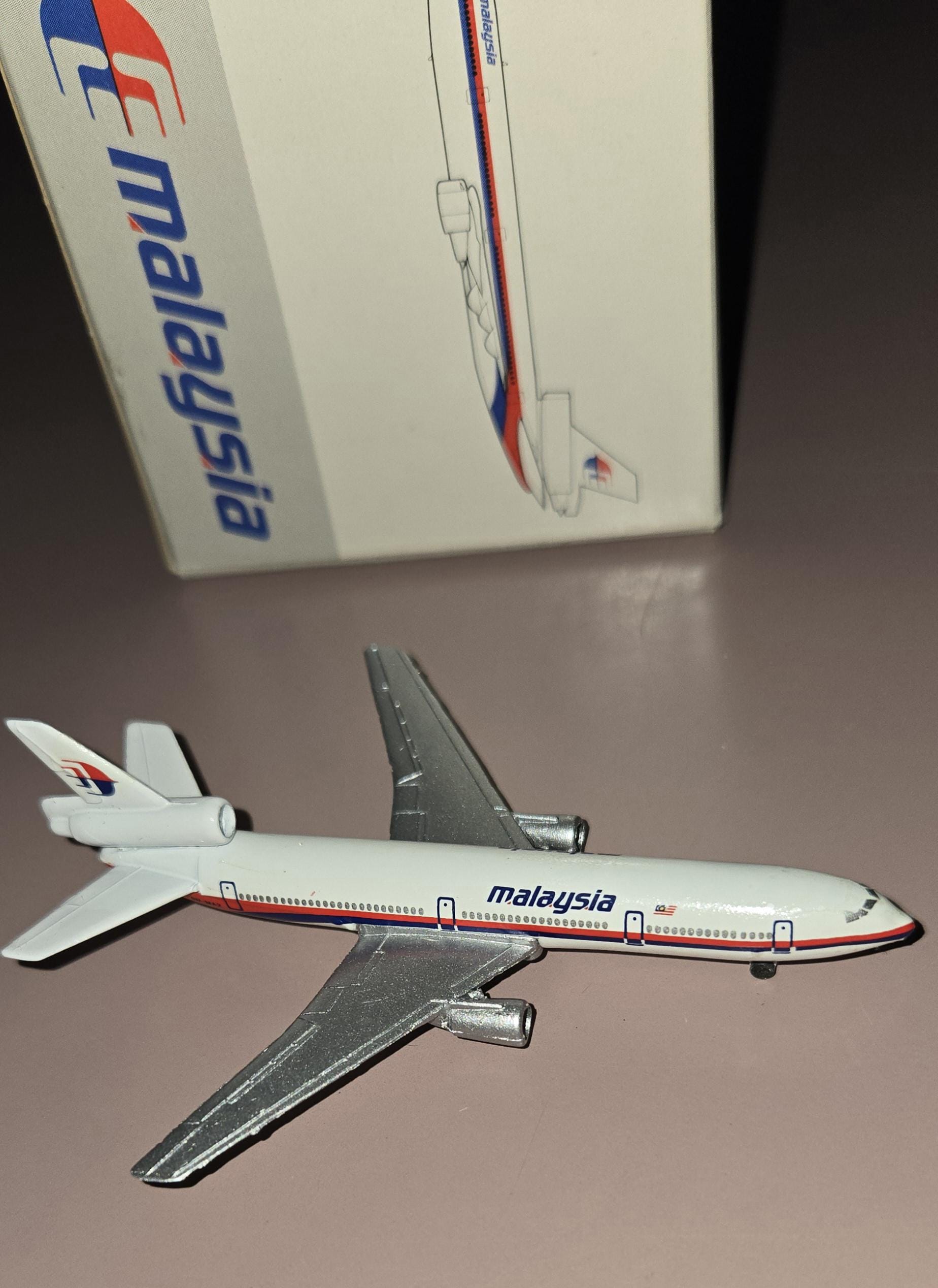 schabak1/600マレーシア航空DC-10 il_fullxfull.7553682927_fs2f.jpg