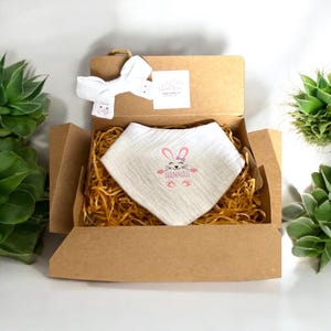 Personalisiertes kleines Häschen-Lätzchen, Ostern Neugeborenen Stirnband, Ostern Korbfüller,
