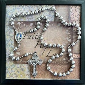 Roestvrijstalen grote 8 mm-kralen, katholieke rozenkrans met kogelketting met pardon-crucifix. Tweezijdig wonderbaarlijke medaille als middelpunt.