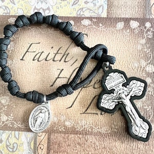 Pardon Indulgence Irish Penal Rosary One Decade. Pardon Crucifix w/Black Wood Frame. Your Choice of Saint Medal. Black #550 Paracord.