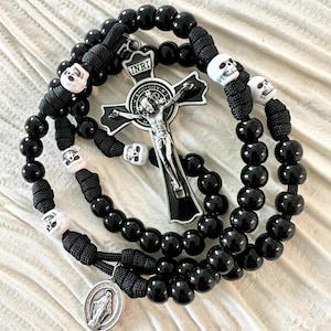 Skull Catholic Rosary Memento Mori. Acrylic Black Gloss 10mm Beads. White Skull Our Fathers. Your choice of Saint Medal. #550 Paracord.