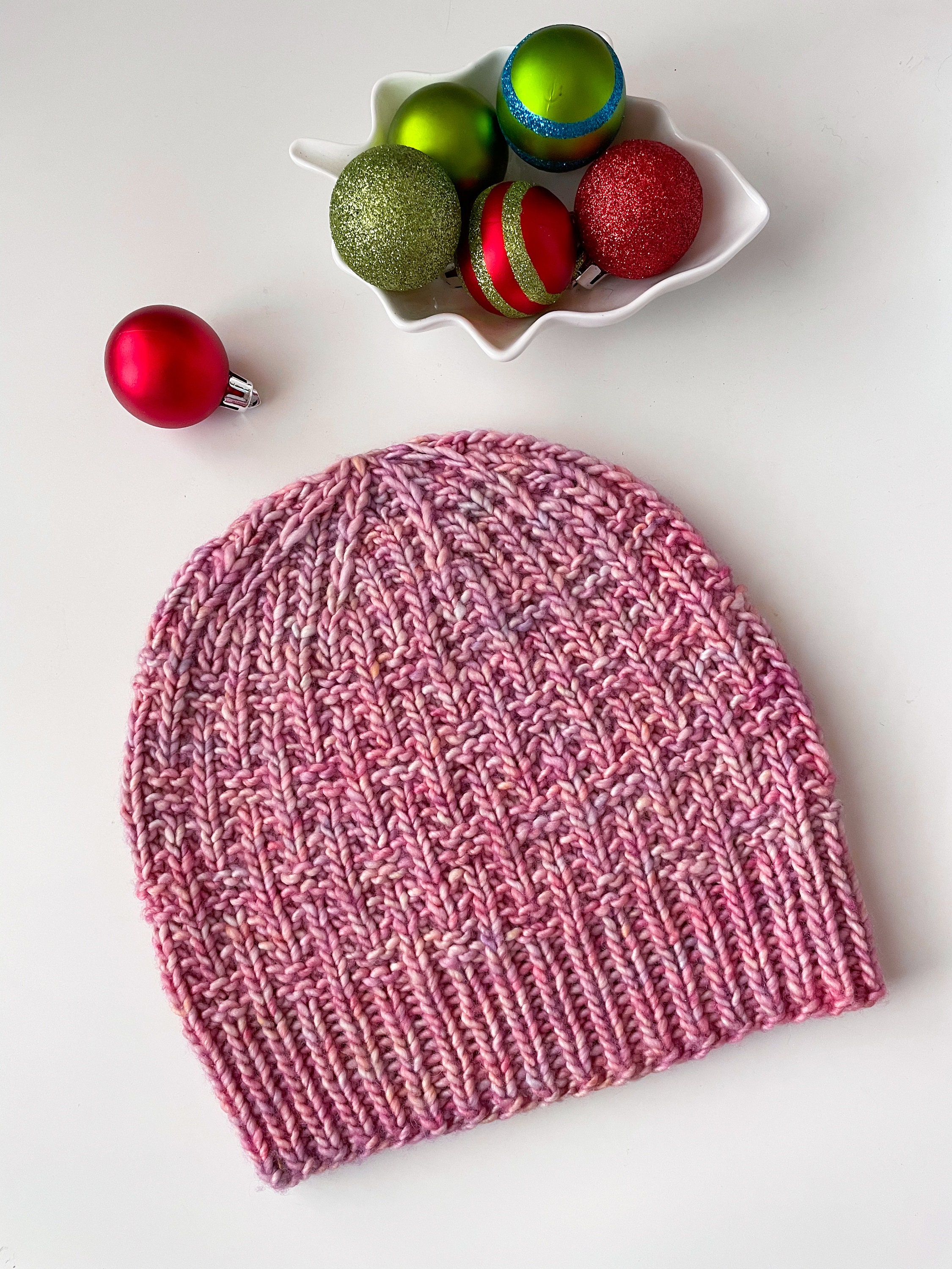 【2plan】Regina Damage Round Knit Hourglass Hat knitting pattern - Celeste Knitwear