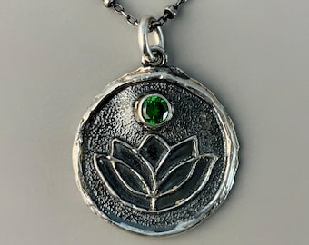 Lotus Blossom Talisman, reines Silber & Smaragd Anhänger, spirituelle Meditation Amulett