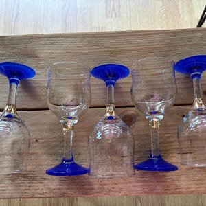 Linea Quattro 5 Italian wine glasses clear glass finished in gold and cobalt blue.