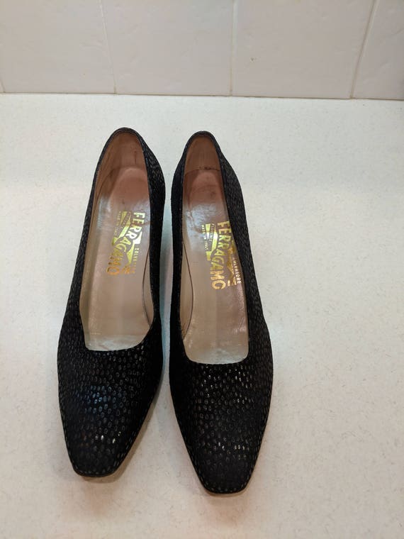 Salvatore Ferragamo noir à motifs Designer chaussures en daim talon bas | New Style,En Ligne
Salvatore Ferragamo noir à motifs Designer chaussures en daim daim daim talon bas | New Style,En Ligne
464158